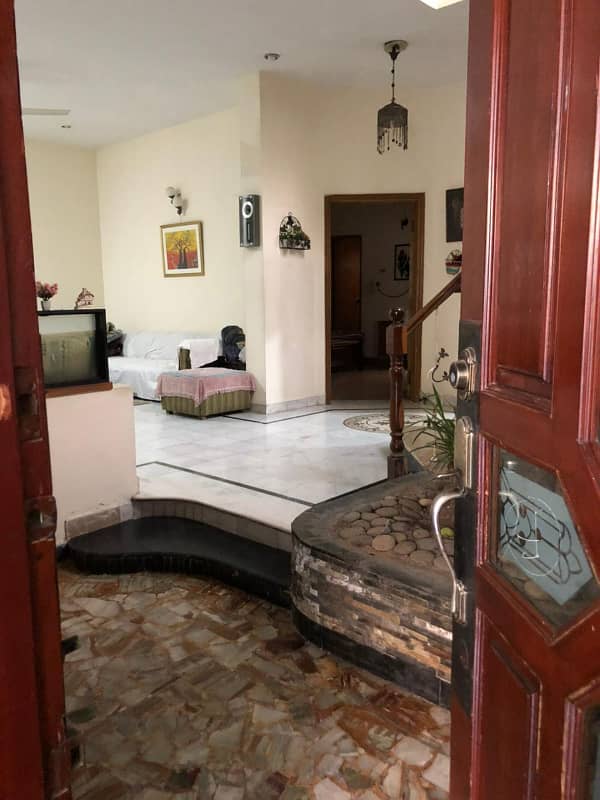 10 Marla Beautiful House Available For Sale 1