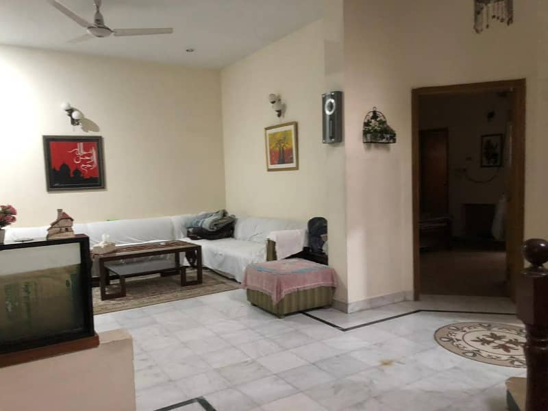 10 Marla Beautiful House Available For Sale 0