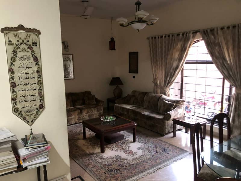 10 Marla Beautiful House Available For Sale 4