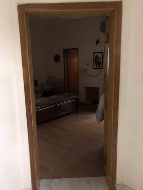 10 Marla Beautiful House Available For Sale 5