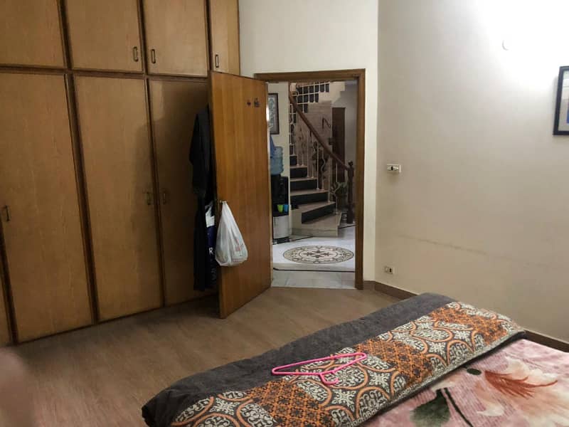 10 Marla Beautiful House Available For Sale 7