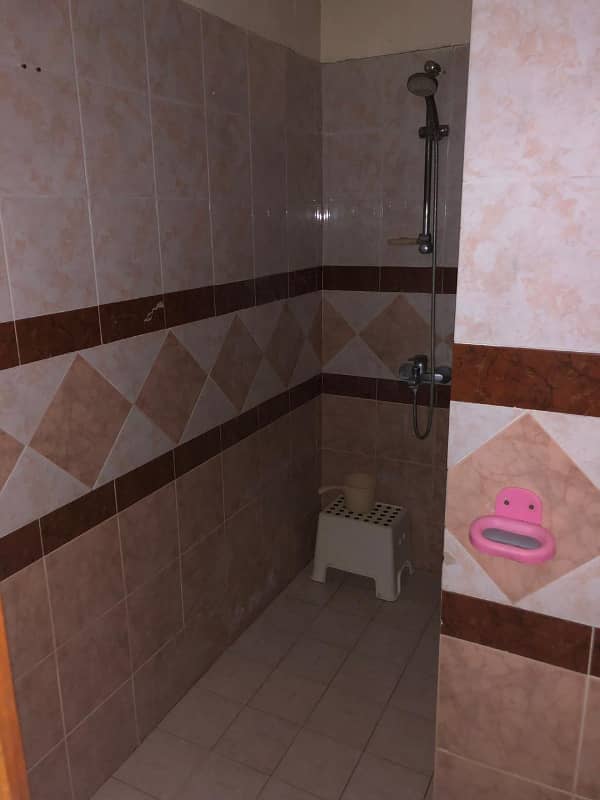 10 Marla Beautiful House Available For Sale 10