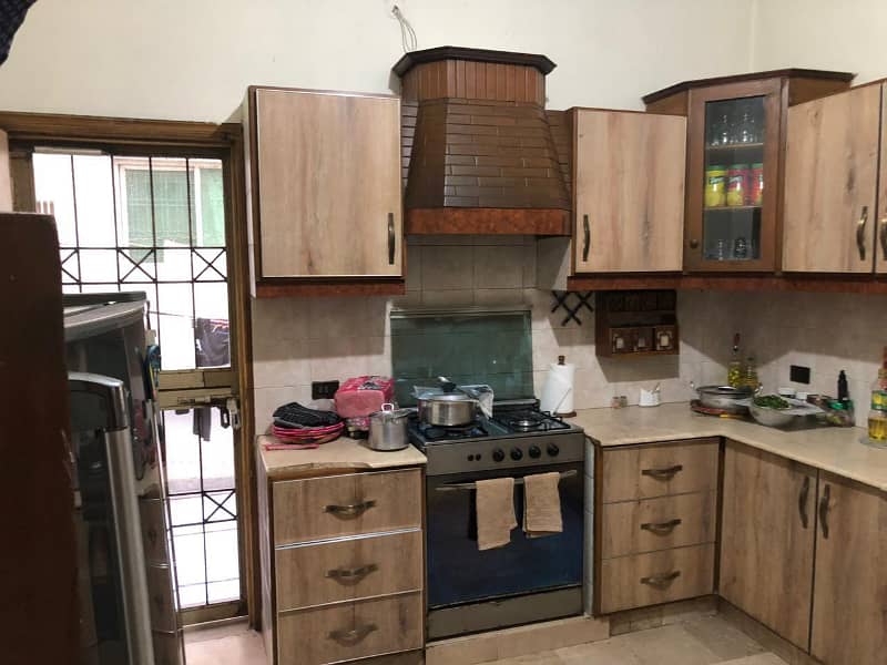 10 Marla Beautiful House Available For Sale 13