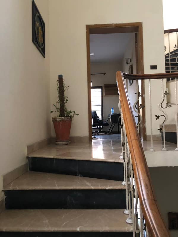 10 Marla Beautiful House Available For Sale 15