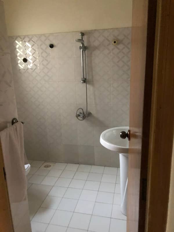 10 Marla Beautiful House Available For Sale 20