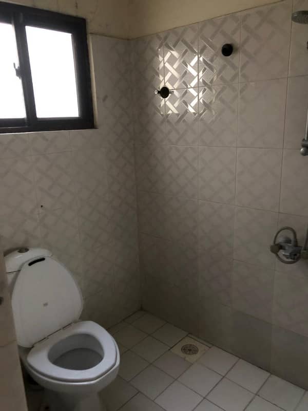 10 Marla Beautiful House Available For Sale 21