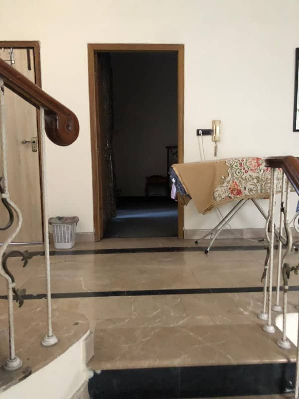 10 Marla Beautiful House Available For Sale 22