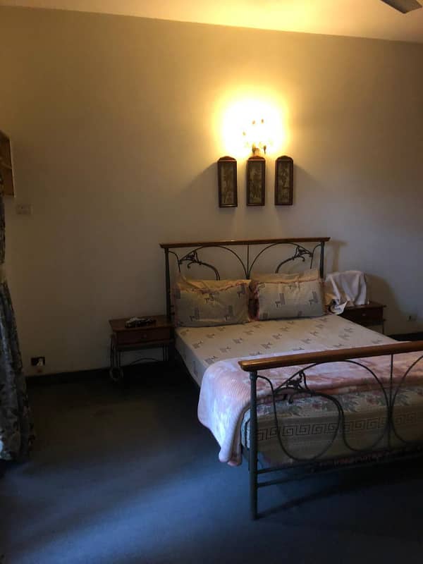 10 Marla Beautiful House Available For Sale 23