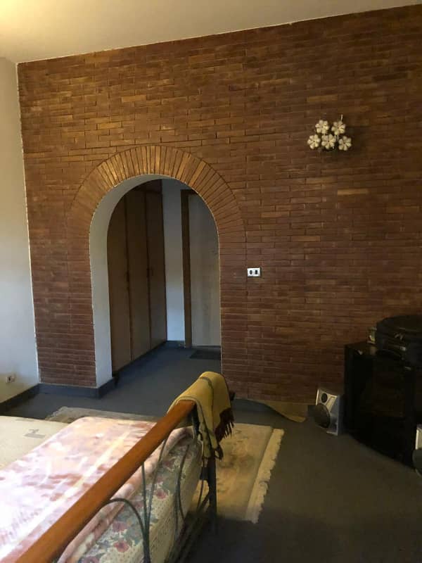 10 Marla Beautiful House Available For Sale 25