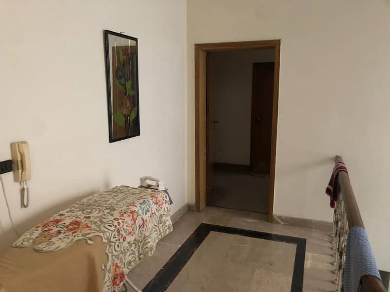 10 Marla Beautiful House Available For Sale 30