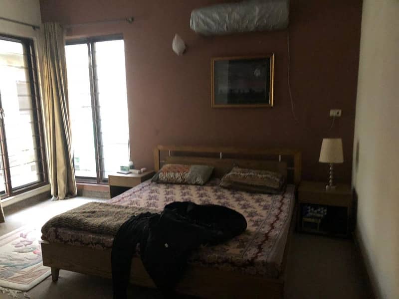 10 Marla Beautiful House Available For Sale 31