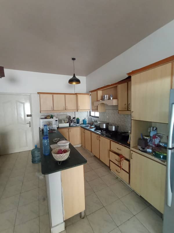 3 BAD DD APARTMENT FOR SALE CORNER WEST OPEN LEASED 4