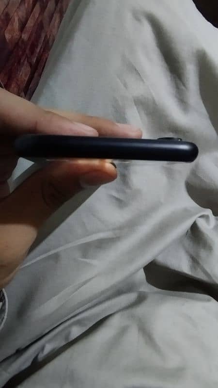 iPhone XR 4