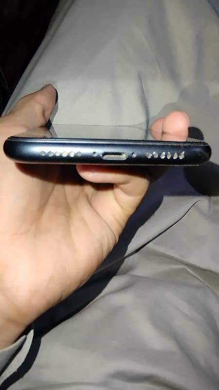 iPhone XR 5