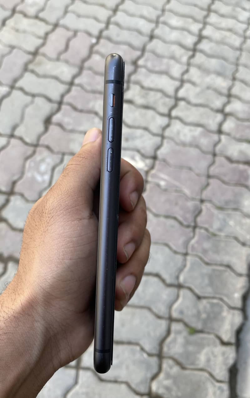 iPhone 11 / 64 gb 2