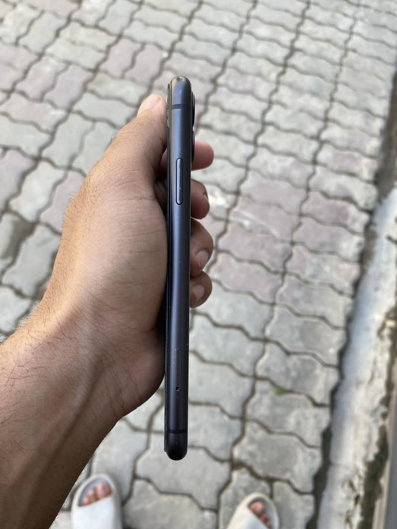 iPhone 11 / 64 gb 4