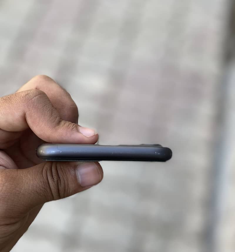 iPhone 11 / 64 gb 5