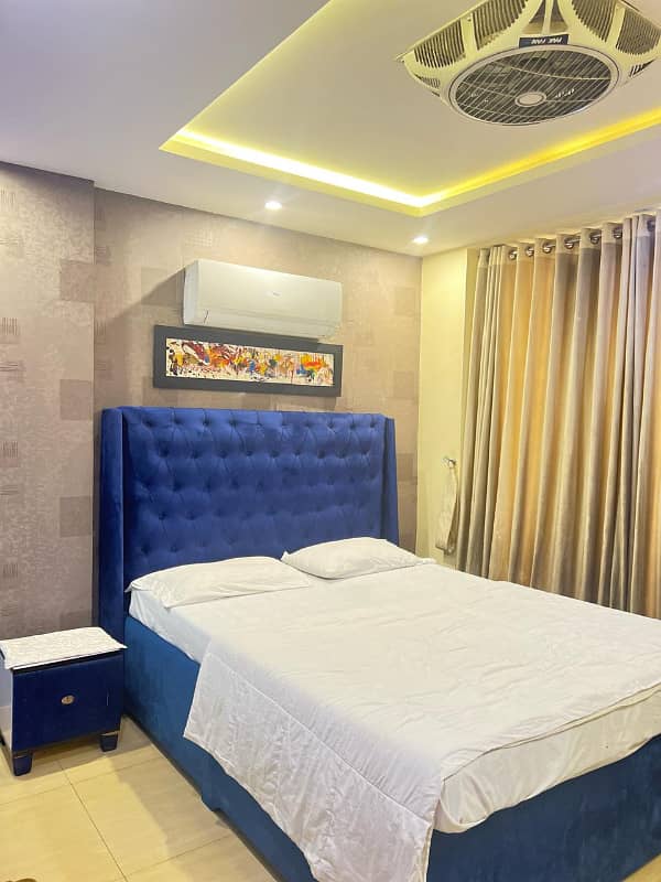 One Bedroom Vip apartment available on daily basis in bahria town LHR 5