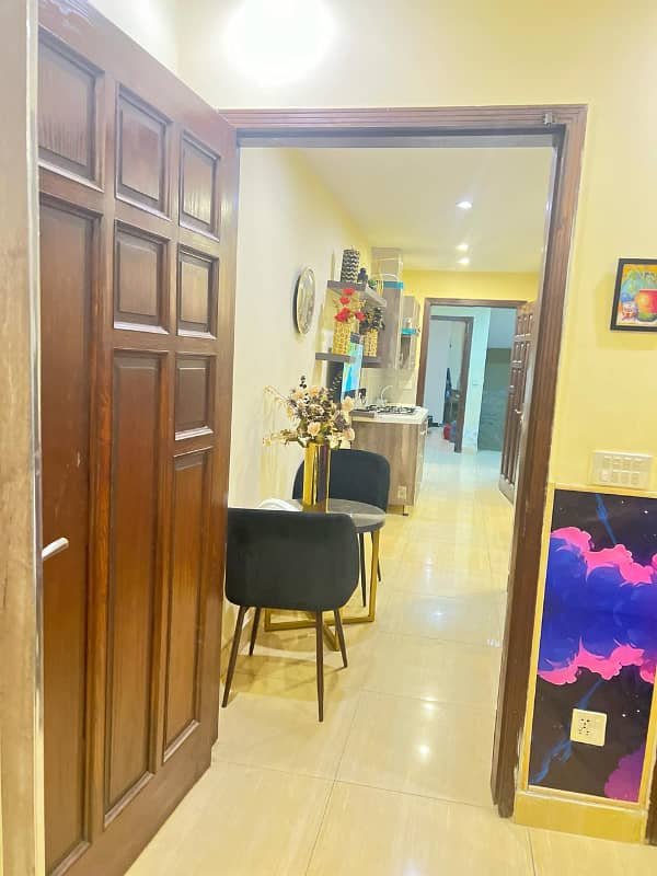 One Bedroom Vip apartment available on daily basis in bahria town LHR 6