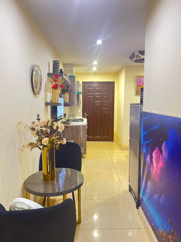 One Bedroom Vip apartment available on daily basis in bahria town LHR 9