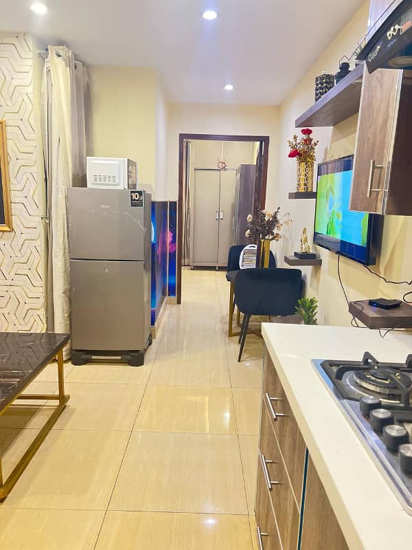 One Bedroom Vip apartment available on daily basis in bahria town LHR 10