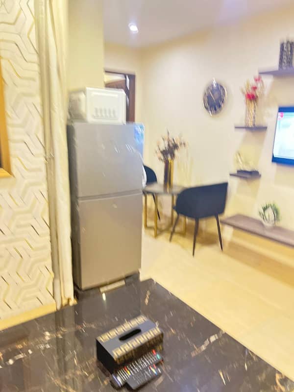 One Bedroom Vip apartment available on daily basis in bahria town LHR 11