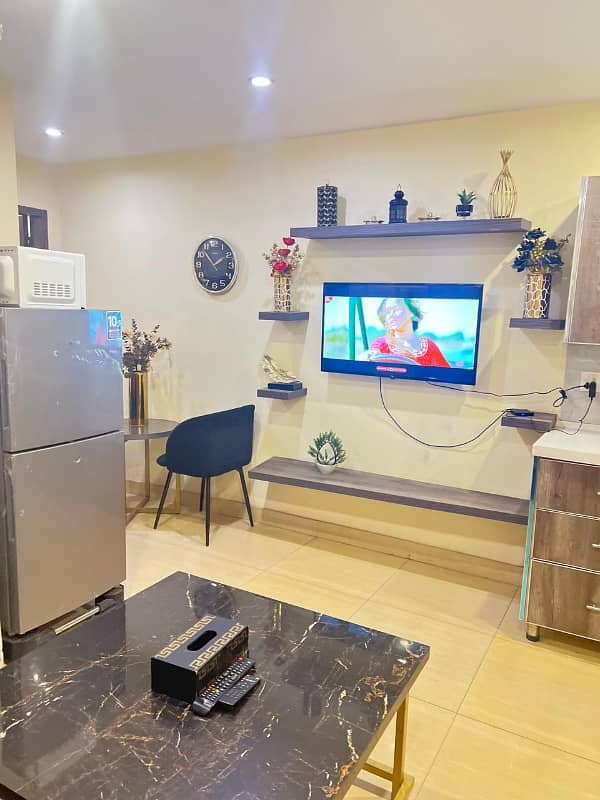 One Bedroom Vip apartment available on daily basis in bahria town LHR 12