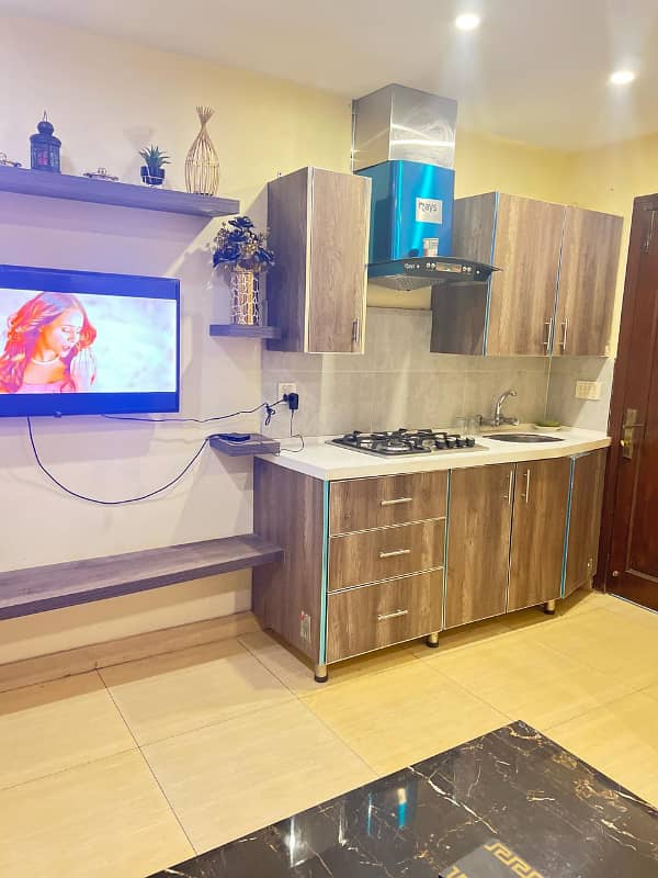 One Bedroom Vip apartment available on daily basis in bahria town LHR 17