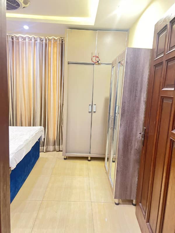 One Bedroom Vip apartment available on daily basis in bahria town LHR 18