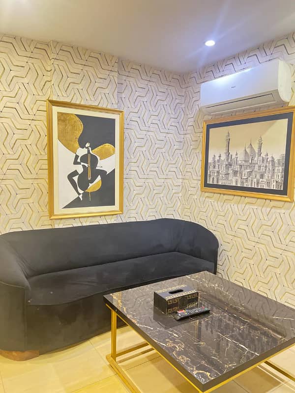 One Bedroom Vip apartment available on daily basis in bahria town LHR 19