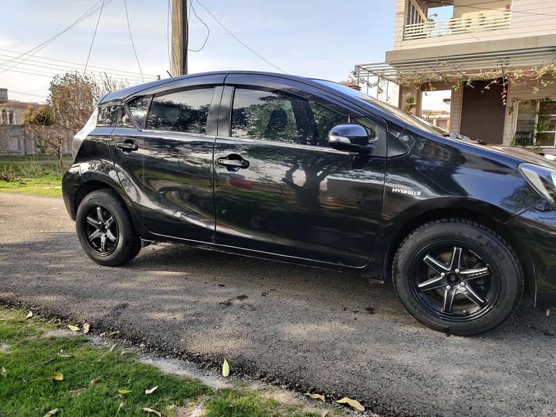 Toyota Aqua 2014 1