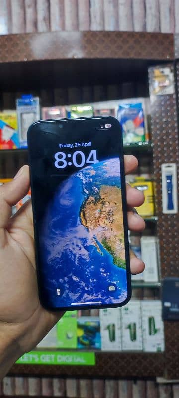 IPHONE 13  10/10 BATTERY HEALTH 100% 0
