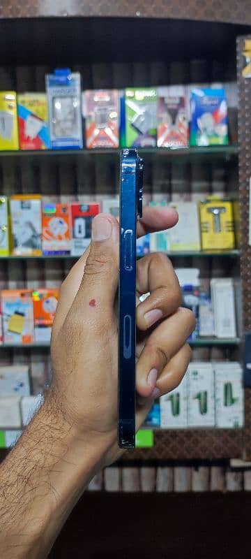 IPHONE 13  10/10 BATTERY HEALTH 100% 6