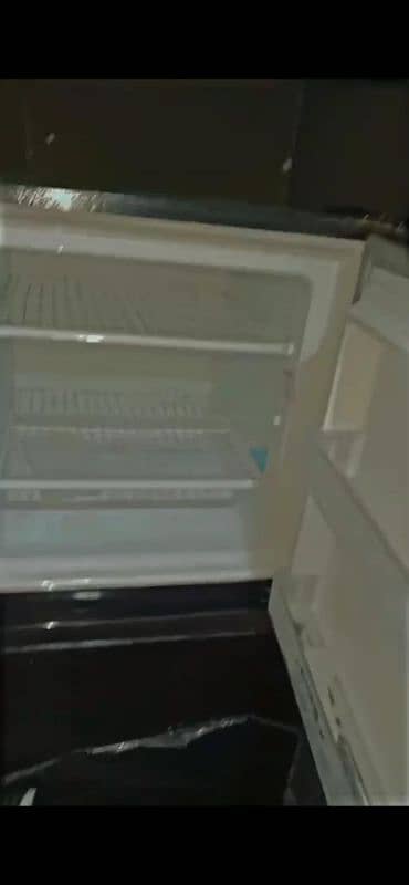 Dawlance Refrigerator 4 Months Used For Sale 2