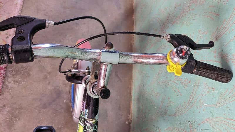 BEN 10 BICYCLE EXCELLENT CONDITION SIZE 12 2