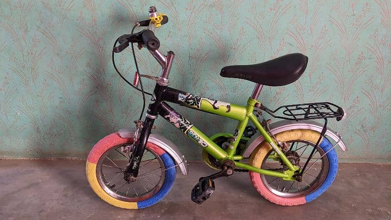 BEN 10 BICYCLE EXCELLENT CONDITION SIZE 12 4