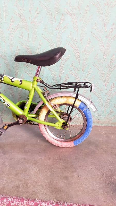 BEN 10 BICYCLE EXCELLENT CONDITION SIZE 12 7
