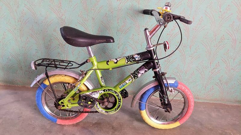 BEN 10 BICYCLE EXCELLENT CONDITION SIZE 12 8