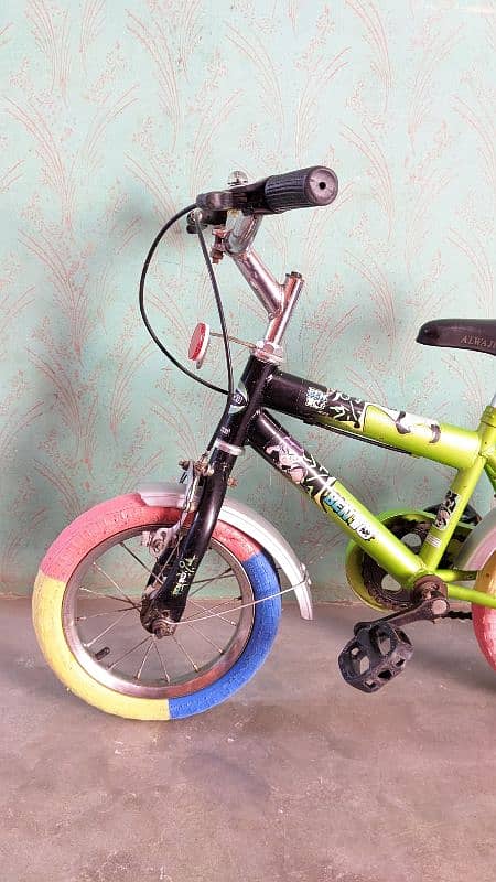 BEN 10 BICYCLE EXCELLENT CONDITION SIZE 12 11