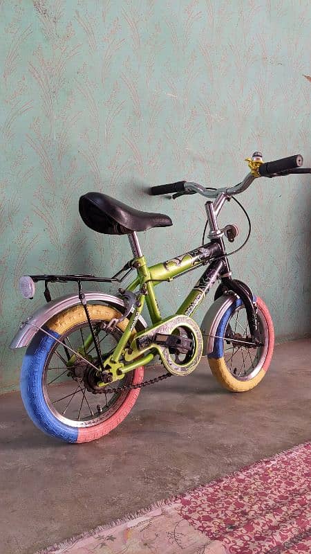 BEN 10 BICYCLE EXCELLENT CONDITION SIZE 12 12