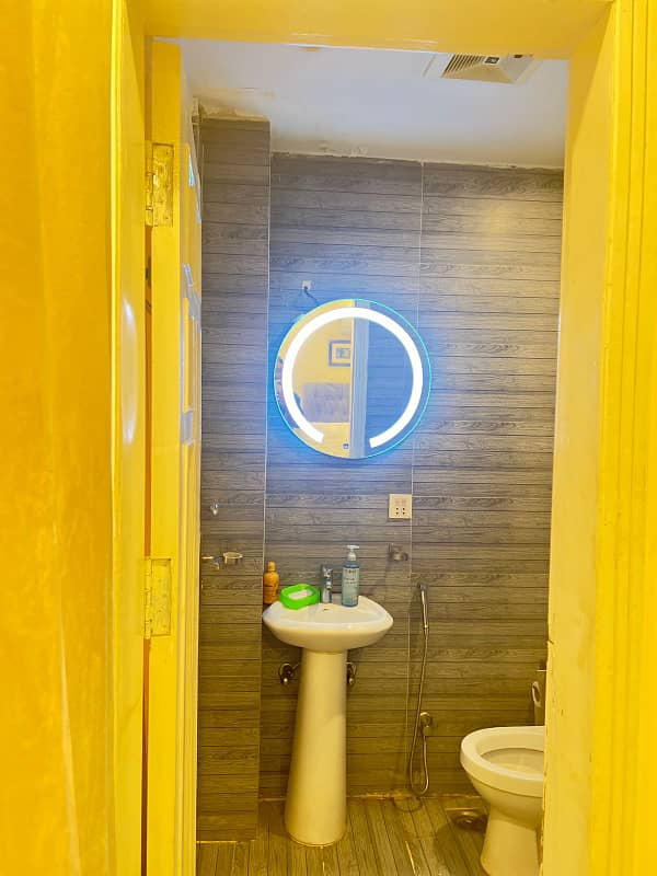One Bedroom Vip apartment available on daily basis in bahria town LHR 3