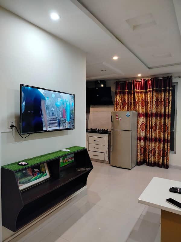 One Bedroom Vip apartment available on daily basis in bahria town LHR 6