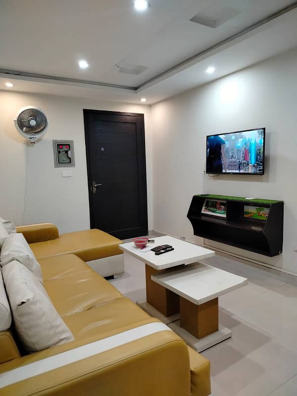 One Bedroom Vip apartment available on daily basis in bahria town LHR 8