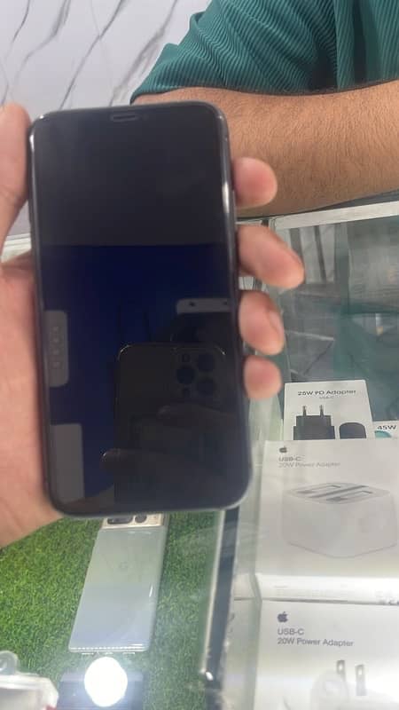 Apple i phone 11 0