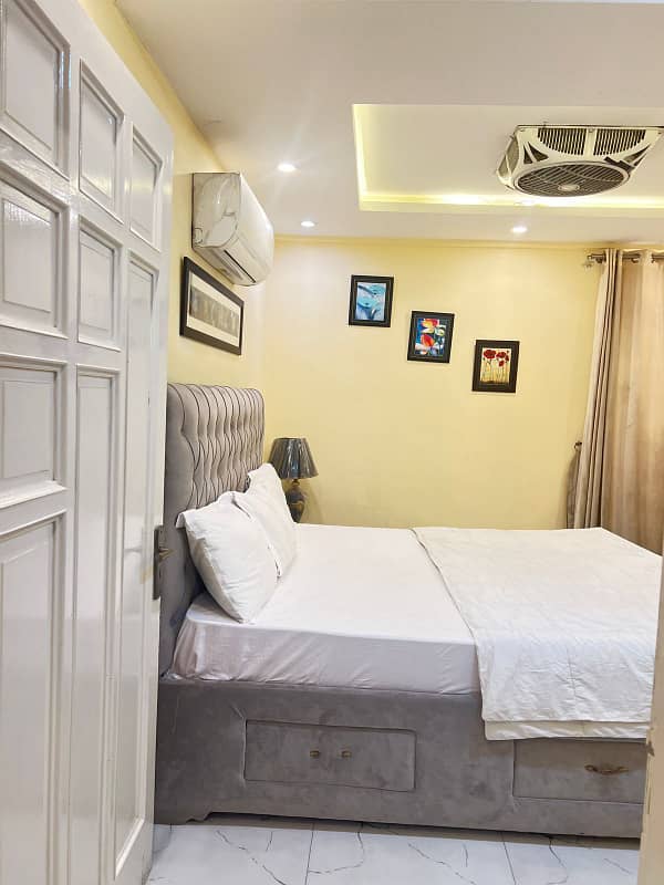 2 Bedroom Vip apartment available on daily basis in bahria town LHR 1