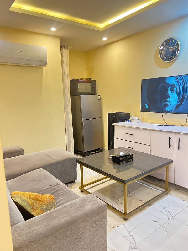 2 Bedroom Vip apartment available on daily basis in bahria town LHR 10