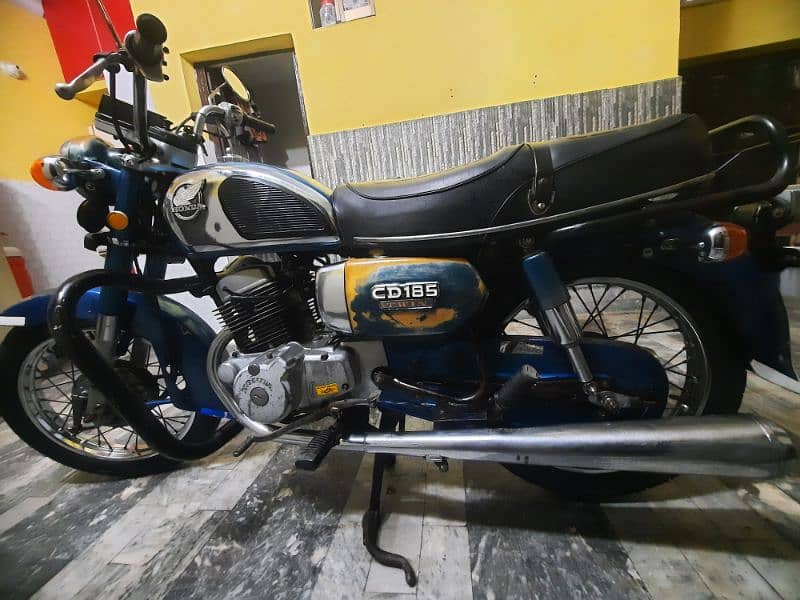 HONDA CD185 HM ORIGINAL ALL BODY PART ORIGINAL HM 0