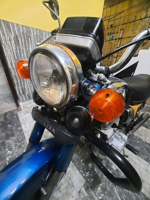 HONDA CD185 HM ORIGINAL ALL BODY PART ORIGINAL HM 4