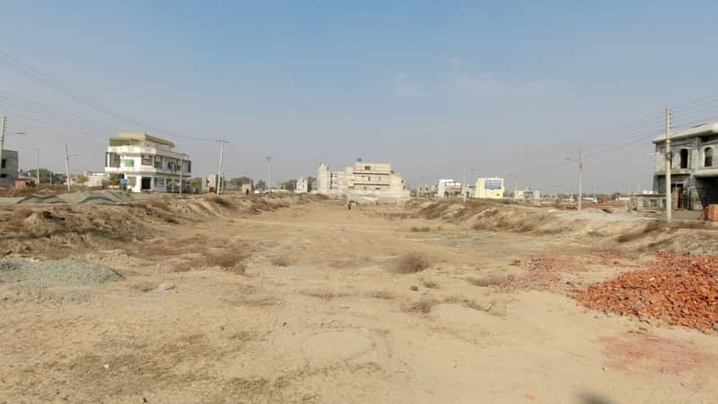 BACK TO MAIN 1 KANAL PRIME LOCATION PLOT AVAILABLE FOR SALE IN LDA AVENUE - BLOCK A 40 FEET WIDE ROAD 3