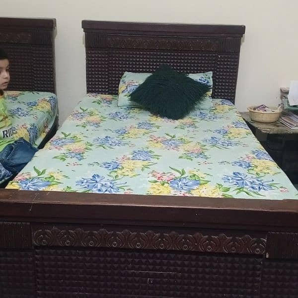 2x Large sized single beds 0